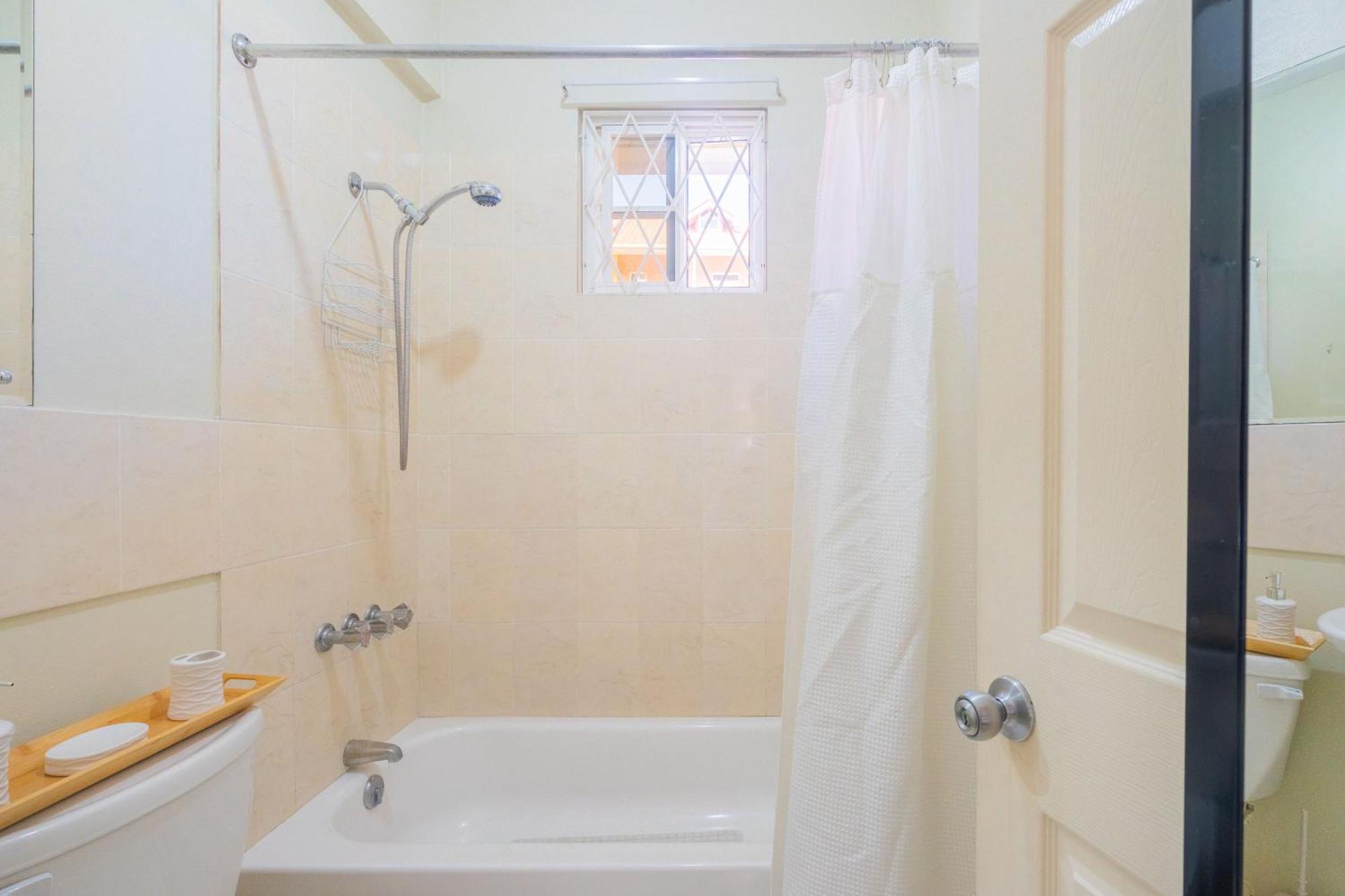 Musgrave Annex- Comfy 1 Bedroom Apartment On The Ground Floor Kingston Extérieur photo