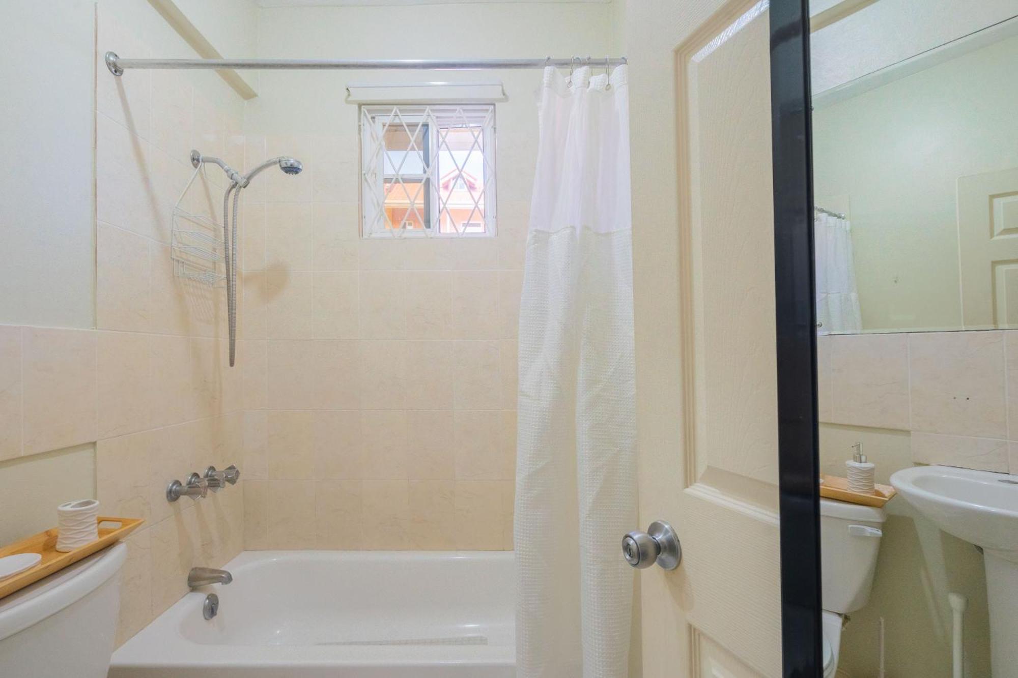 Musgrave Annex- Comfy 1 Bedroom Apartment On The Ground Floor Kingston Extérieur photo